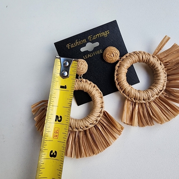 New Bohemian Beach Themed Earrings Seagrass Straw Beads Fun Natiral - Picture 4 of 7